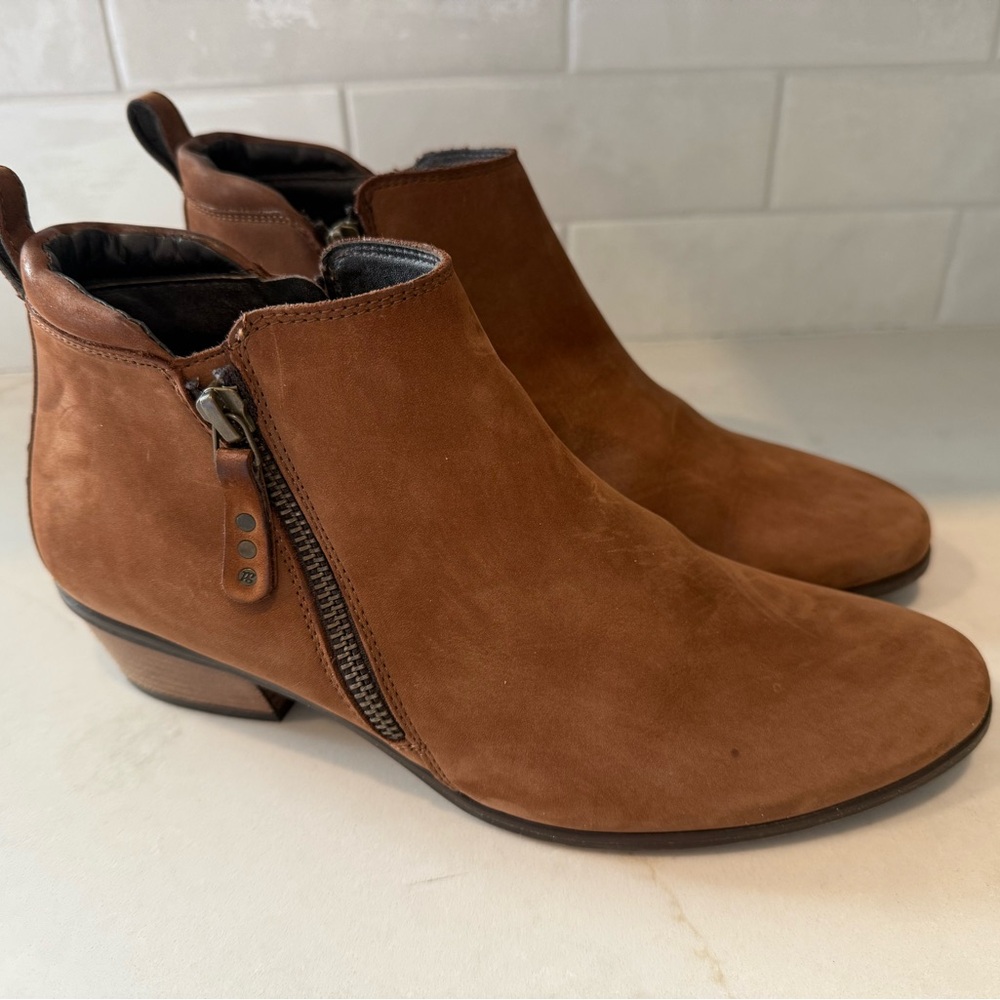 Paul Green suede booties size 8 ladies